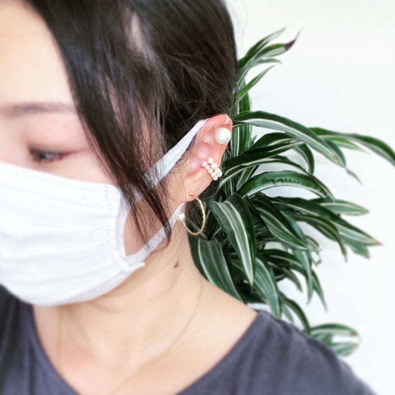 イヤーカフ・貝パールと14KGFのイヤーカフ・EarcuffCL02 - 耳环/耳夹 - 其他金属 白色