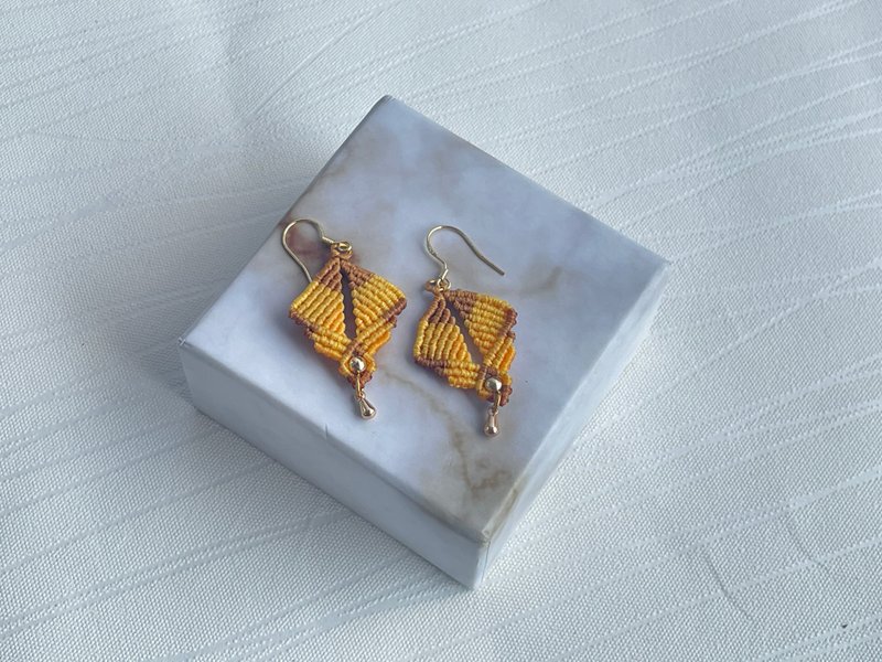 221237 Macrame 南美蜡线  耳环 - 耳环/耳夹 - 半宝石 黄色