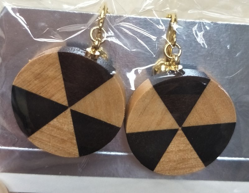 【箱根寄木细工】日本工艺品 几合图样 耳环 (多款) - 耳环/耳夹 - 木头 咖啡色