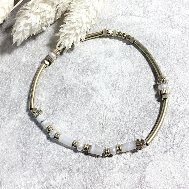 VIIART。闪烁-白。玛瑙珍珠黄铜手环 - 手链/手环 - 其他金属 白色
