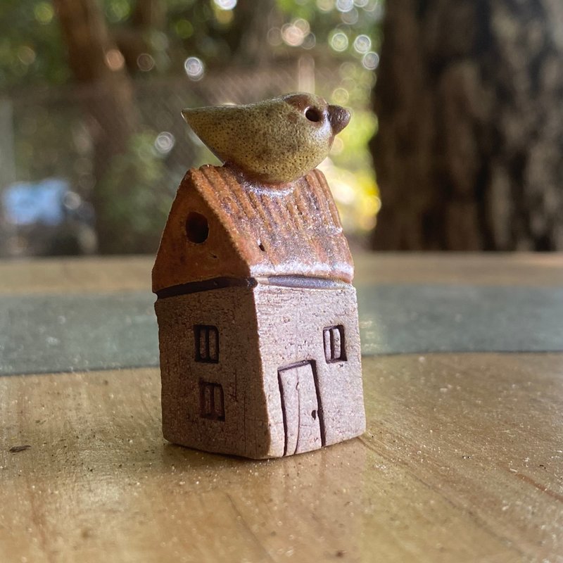 【タケ-TA KE Studio】小鸟红屋顶房子。线香座 - 香薰/精油/线香 - 陶 红色