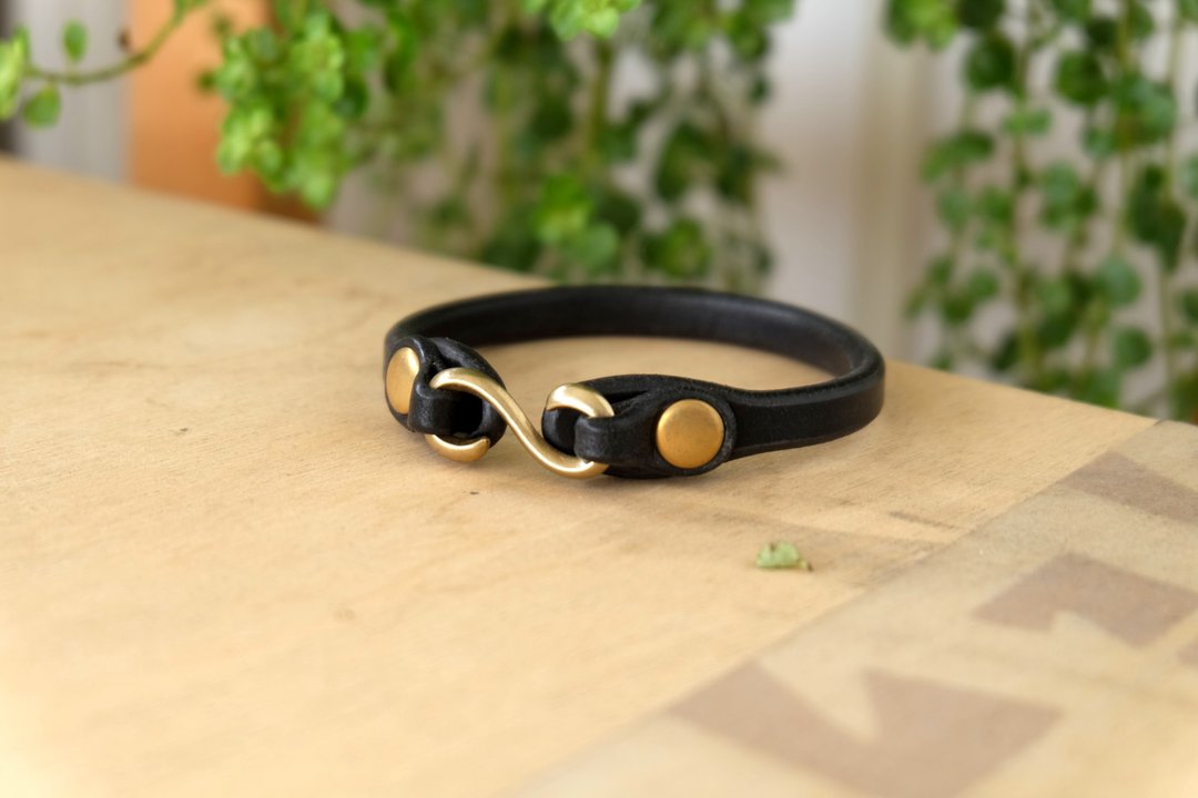 黄铜S钩皮手环 UK Bridle Leather - 手链/手环 - 真皮 黑色