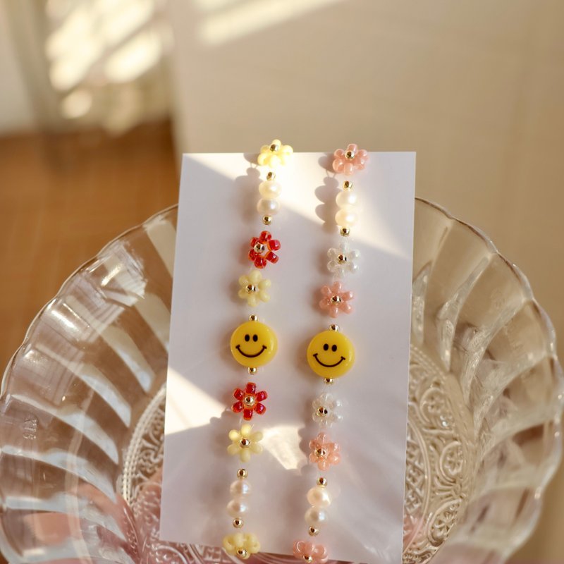 y2k 串珠笑脸花花手链 串珠饰品 串珠手链 - 手链/手环 - 塑料 红色