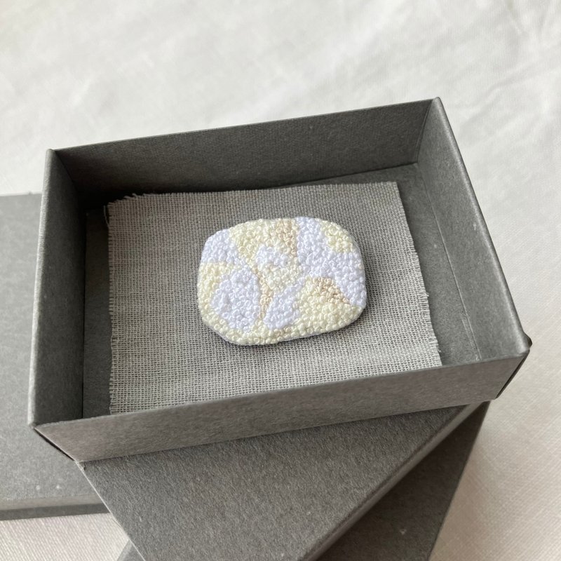 胸针/手工刺绣/2024 白色 006/ 盒装 1 件/ - 胸针 - 棉．麻 白色