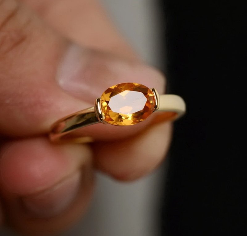 天然宝石 8 x 6 mm 纯银戒指 采用坚硬的黄色蓝宝石，宝石非常干净。 - 戒指 - 纯银 黄色