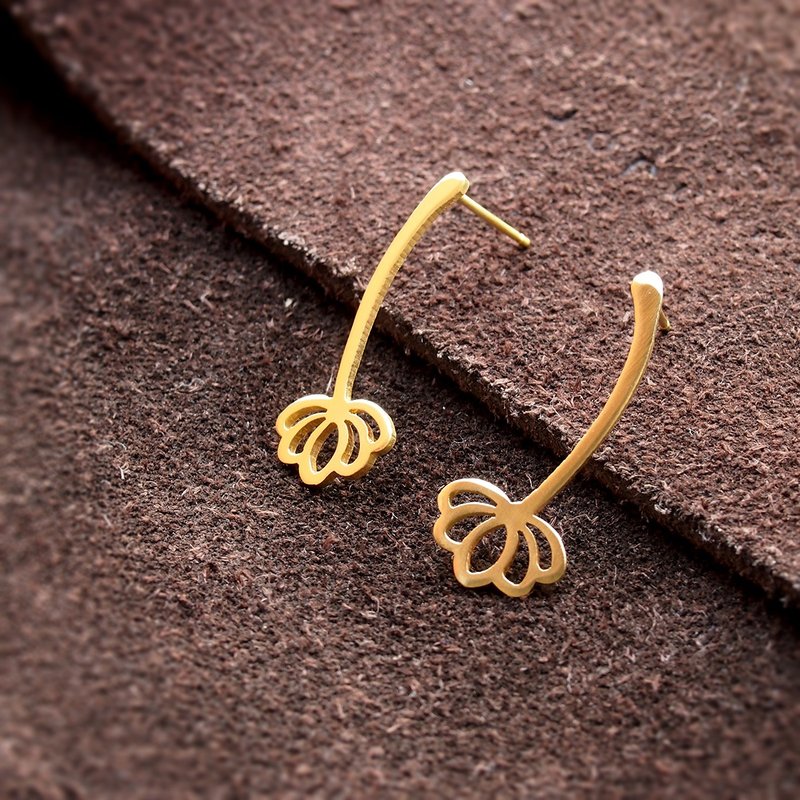Lotus brass stud earrings (Handmade) - 耳环/耳夹 - 铜/黄铜 金色