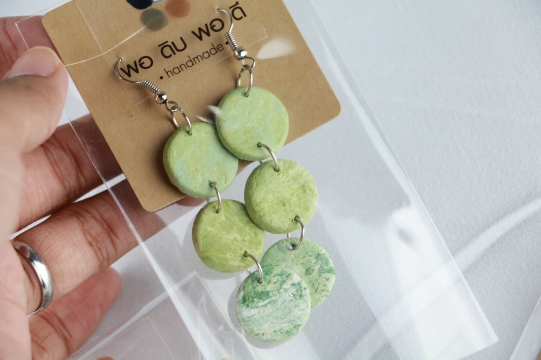 handmade cray earrings - 耳环/耳夹 - 防水材质 卡其色