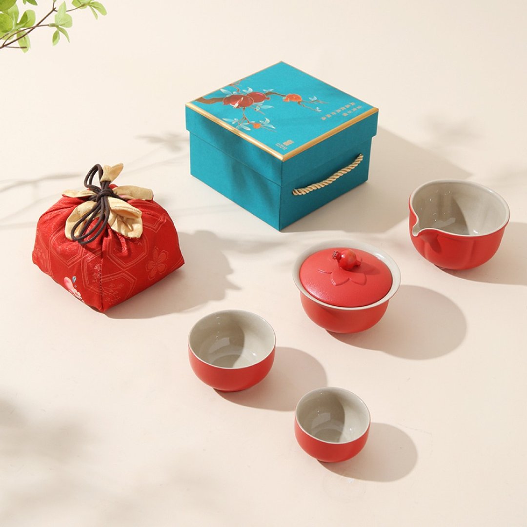 【礼物首选】陆宝 富贵石榴旅行组 一壶两杯 + 携行包 旅行茶具 - 茶具/茶杯 - 陶 红色