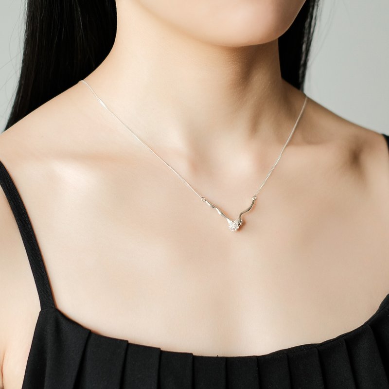 Space Ice - Magenta Mist - 冰晶V项链-纯银 - 项链 - 纯银 银色