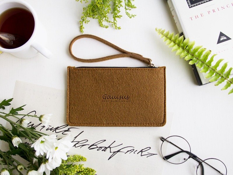 乐洋・Gauisus-羊毛毡收纳包 / 手机包－芥末咖啡( 小款 / 可放4.7寸手机 / iPhone6/7/8 ) - 手拿包 - 羊毛 卡其色