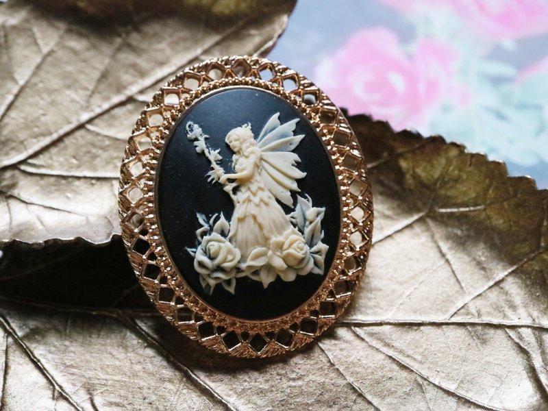 复古黑色浮雕两用胸针项链 : 持花杖的纤细妖精 - 胸针 - 其他材质 黑色