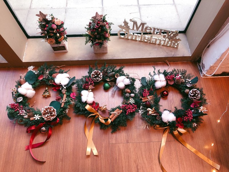 【独家圣诞礼盒】DIY花圈材料包 经典圣诞 /玫瑰花圈 /附影片教学 - 植栽 - 植物．花 