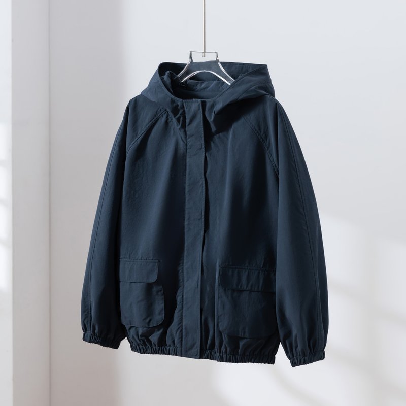 理想单品 立体连帽设计，口袋造型短版飞行员夹克 外套 深蓝色 251001-5 - 女装休闲/机能外套 - 棉．麻 蓝色