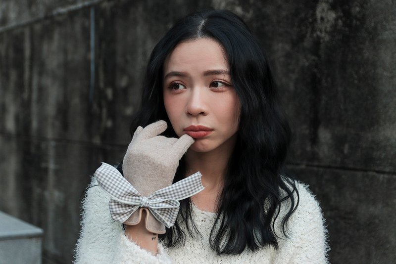 sunrainlike蝶舞纷飞羊毛手套(御寒.保暖.触屏) 挡风 御寒 绒毛 - 手套 - 羊毛 金色