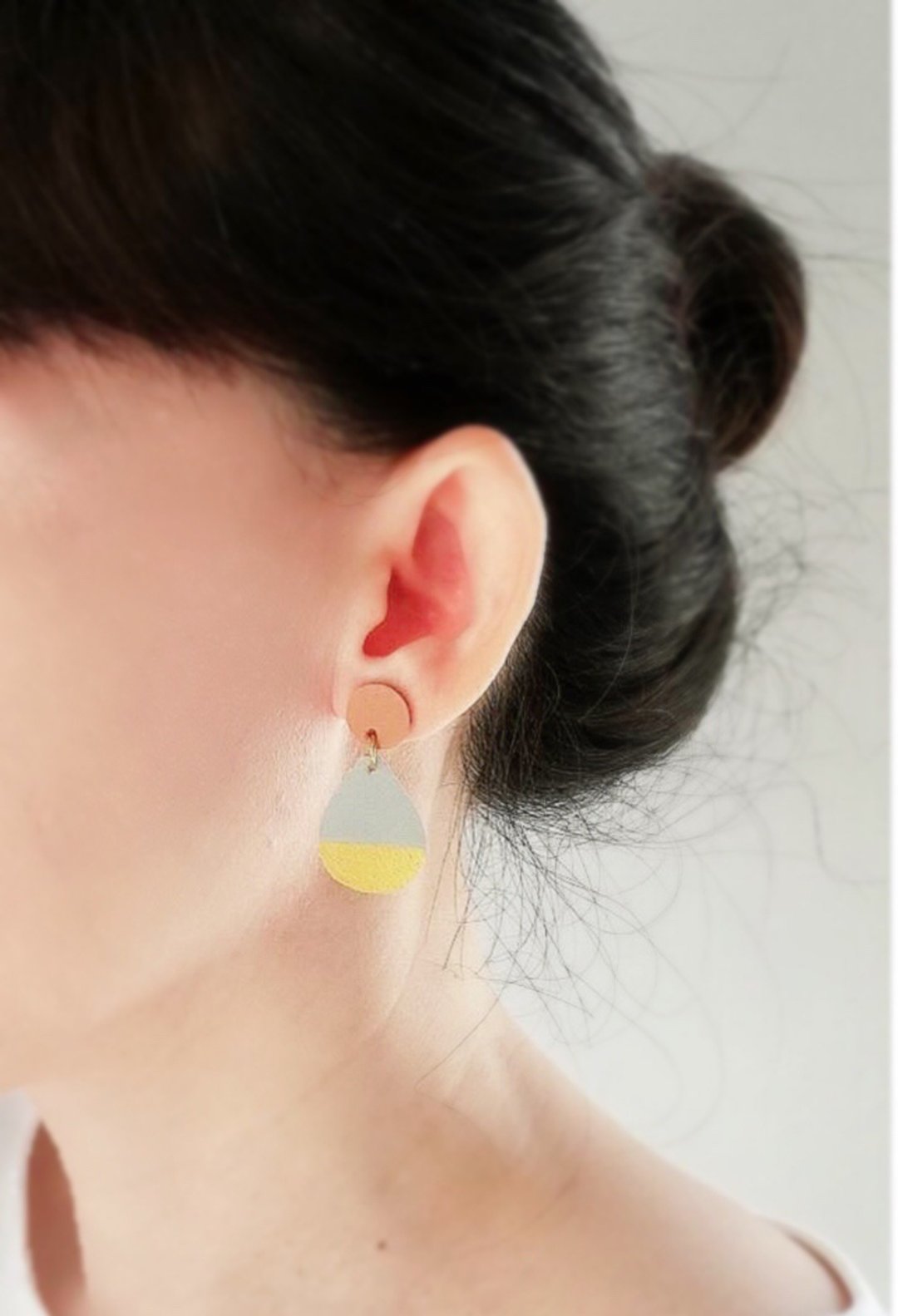 Handmade leather earring blue brown and gold - 耳环/耳夹 - 真皮 蓝色
