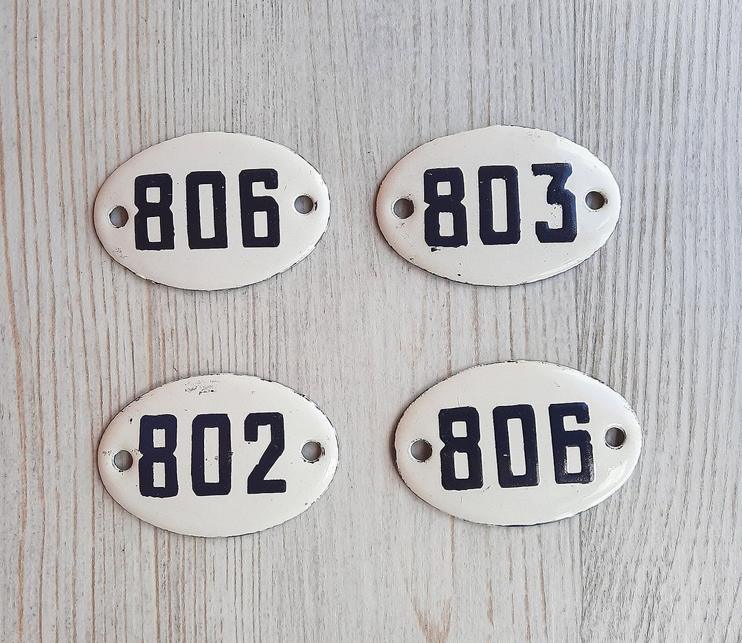 Enamel metal small vintage address door number sign 802 803 806 white black - 门帘/门牌 - 其他金属 