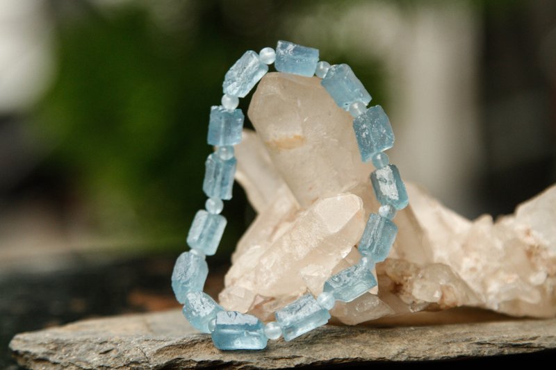 【手环系列】优化海蓝宝 原矿手环 有上保护胶 仅一条(欢迎定制) - 手链/手环 - 宝石 多色