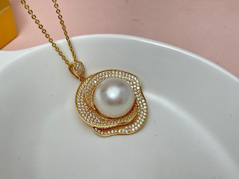 伯爵花 天然海水珍珠 澳白珍珠 纯银吊坠 赠项链 - 项链 - 珍珠 白色