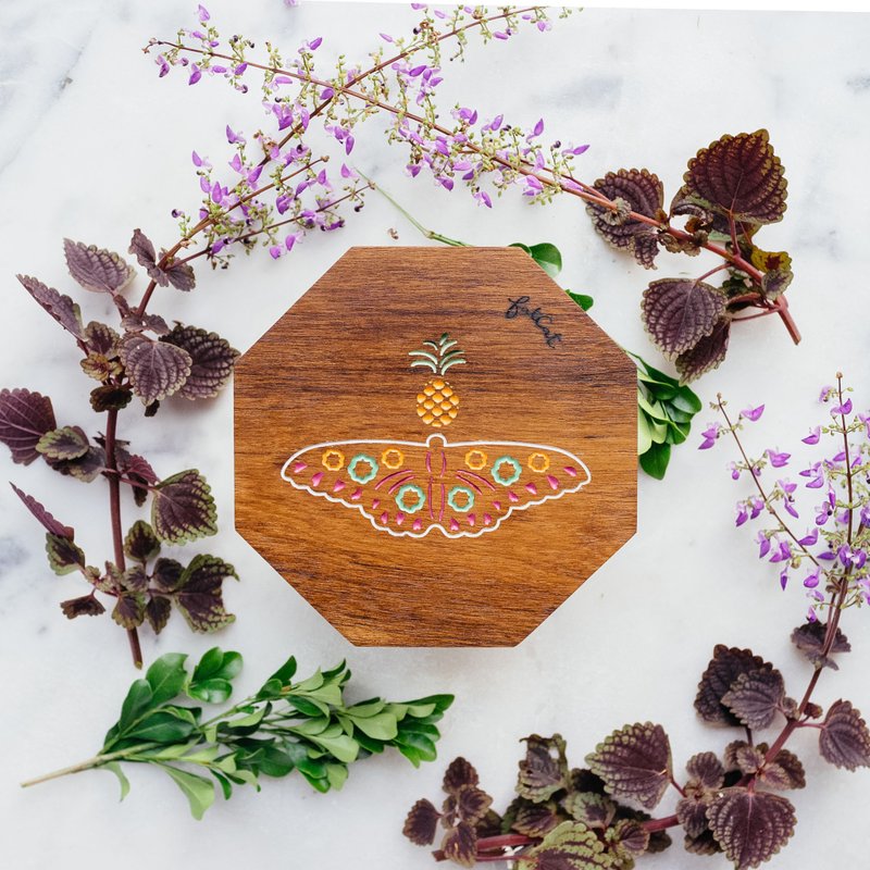 Pineapple Parade Teak Tray Size S - 浅碟/小碟子 - 木头 咖啡色