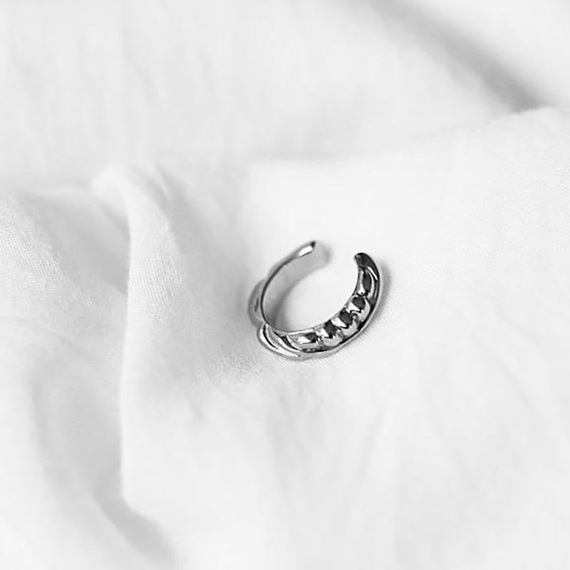 Silver Mamba Ear Cuff Mini 纯银耳骨夹 - 耳环/耳夹 - 纯银 