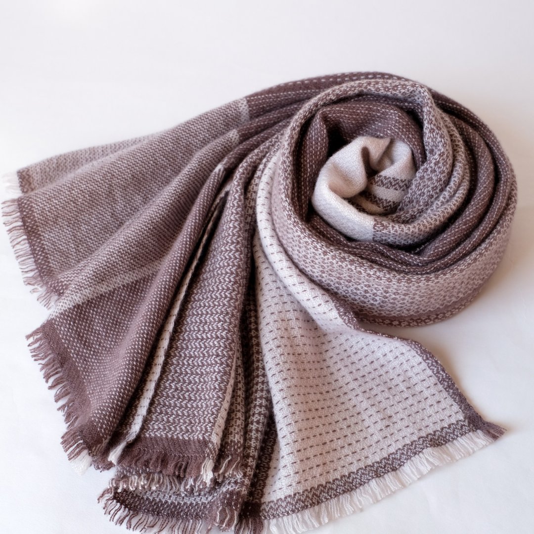 Cashmere 100% 手工编织喀什米尔羊绒披肩【纹华02】 - 围巾/披肩 - 其他材质 咖啡色