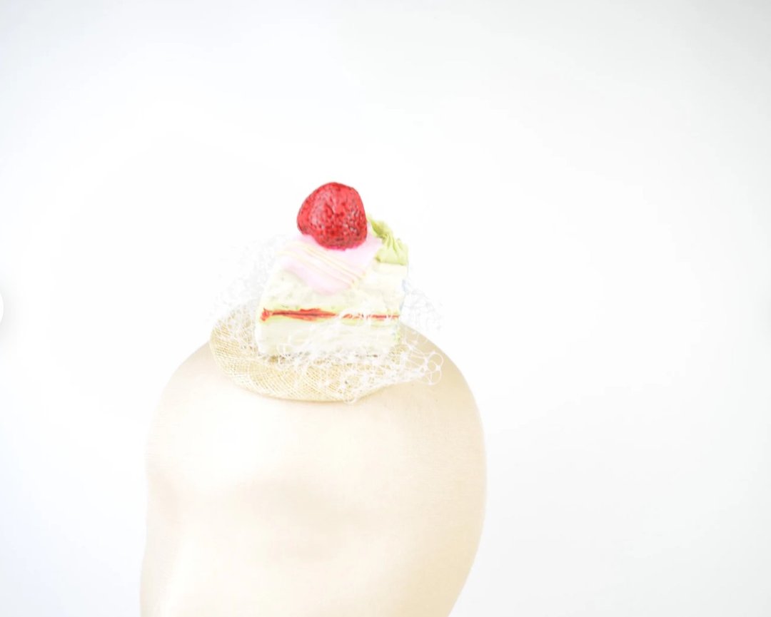 Fascinator Headpiece with Kawaii Strawberry Cupcake and Veil Birthday Party Hat - 发饰 - 其他材质 粉红色