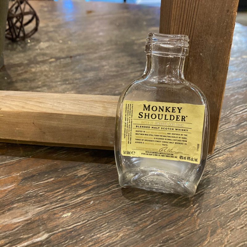 迷你收藏款Monkey Shoulder三只猴子酒瓶磁铁 威士忌 - 冰箱贴/磁贴 - 玻璃 