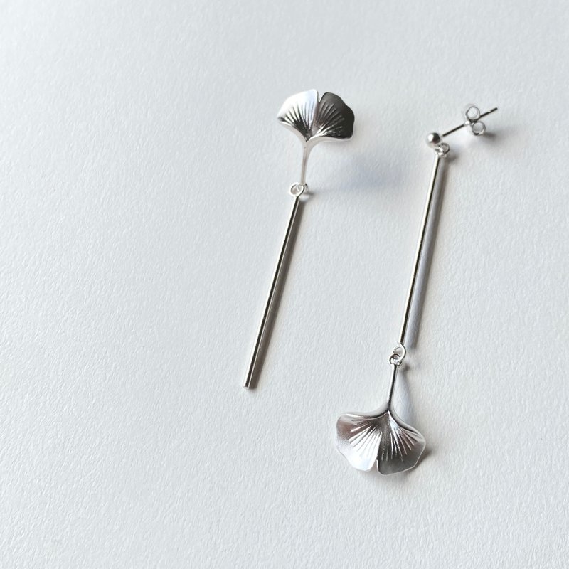 Ginkgo银杏叶白金不对称耳环【定制耳夹】 - 耳环/耳夹 - 贵金属 银色