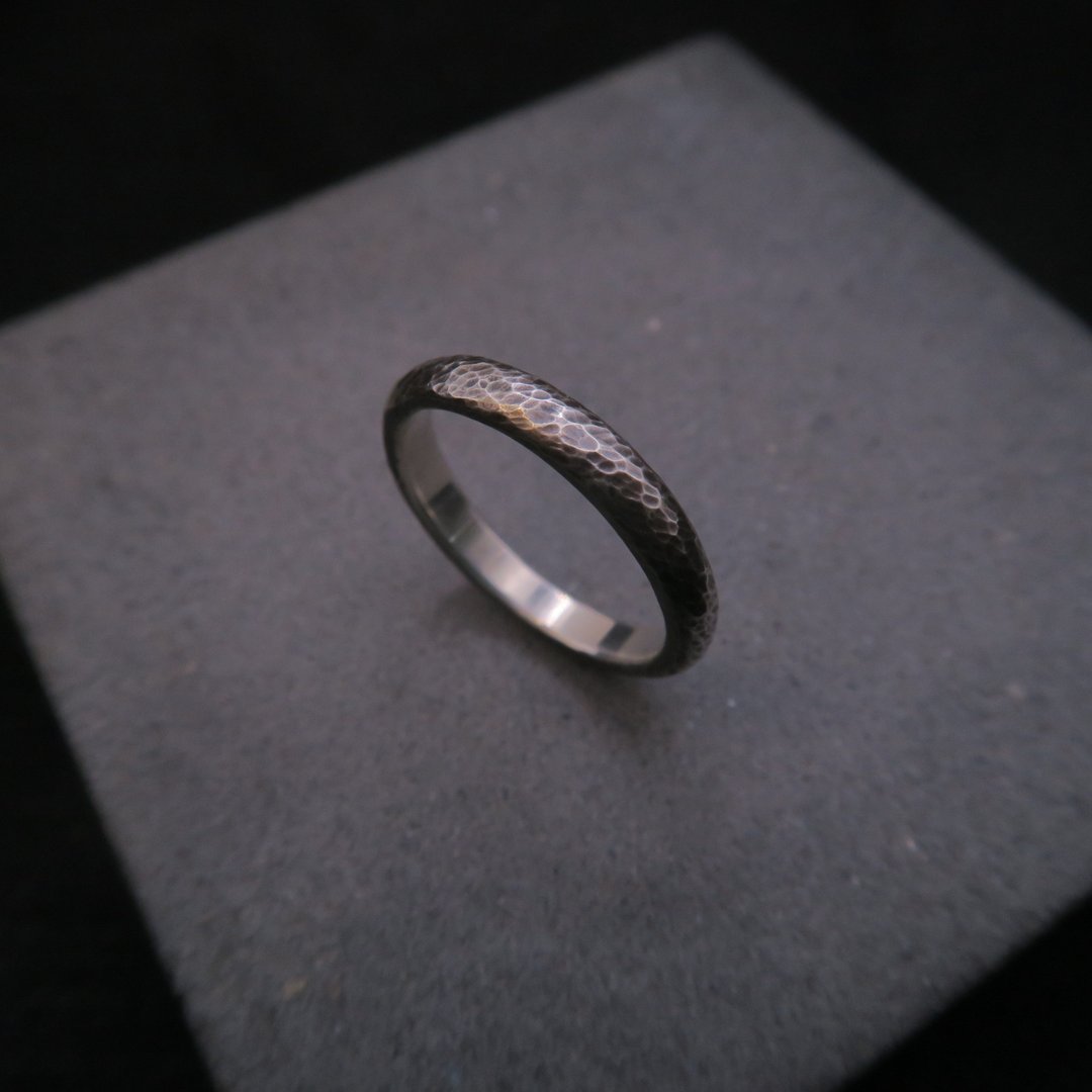 麟 黑 - 窄版弧面 纯银锻敲戒指 宽约3mm/厚约2mm - 对戒 - 其他金属 银色