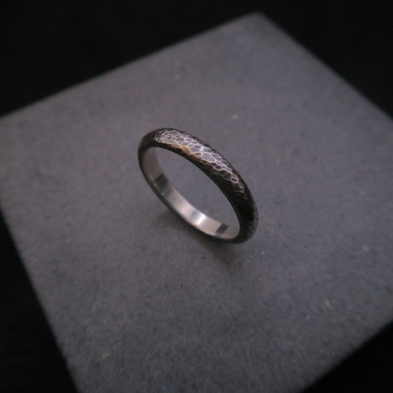 麟 黑 - 窄版弧面 纯银锻敲戒指 宽约3mm/厚约2mm - 对戒 - 其他金属 银色