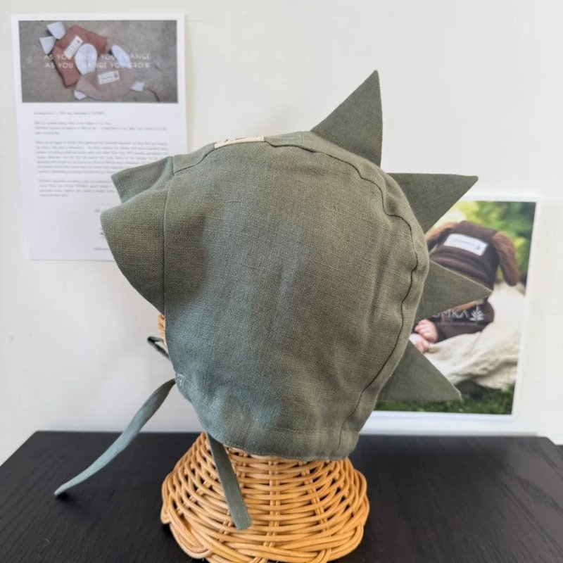 SHÓMKA 鬣蜥软帽 IGUANA BONNET 51cm - 童装上衣 - 亚麻 绿色