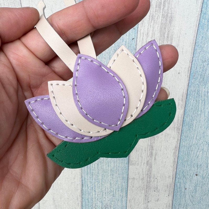 疗愈小物 紫/米色 可爱 莲花 纯手工缝制 皮革 吊饰 小尺寸 - 吊饰 - 真皮 紫色