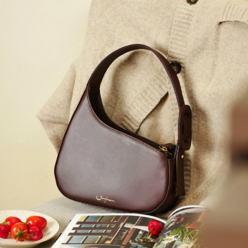 单肩包 KissMe Shoulder Bag - Choco Brown 巧克力棕 - 侧背包/斜挎包 - 真皮 咖啡色