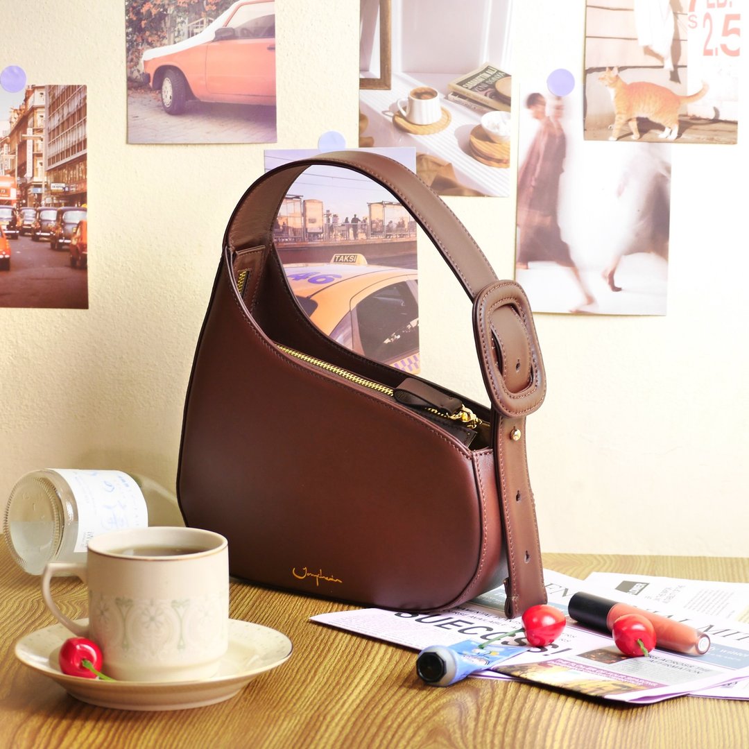 单肩包 KissMe Shoulder Bag - Choco Brown 巧克力棕 - 侧背包/斜挎包 - 真皮 咖啡色