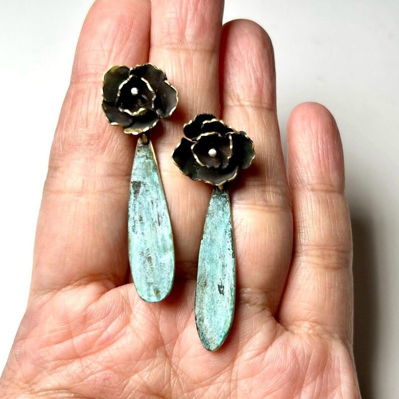 【Plant系列】 #a483 铜绿花耳环/黄铜/ 手工礼物/ 定制化 - 耳环/耳夹 - 铜/黄铜 金色