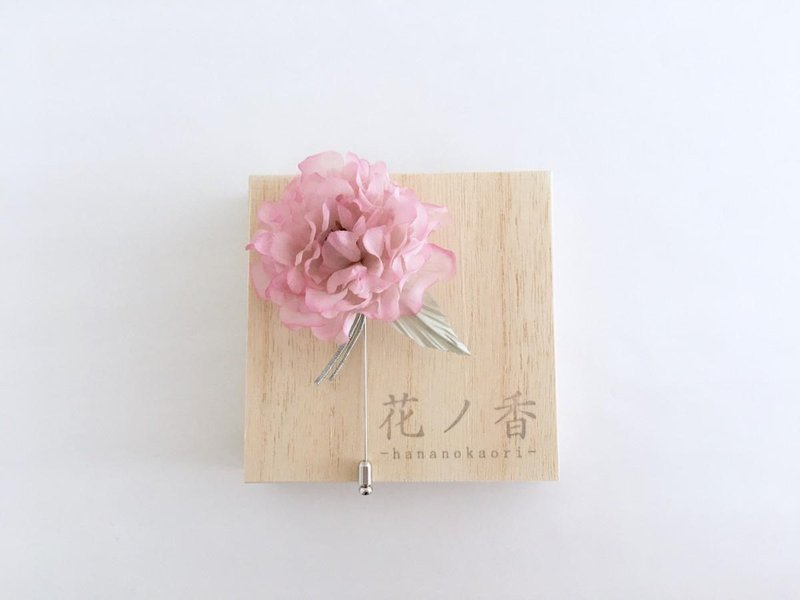 Silk flower brooch <Pink> - 胸针 - 丝．绢 粉红色