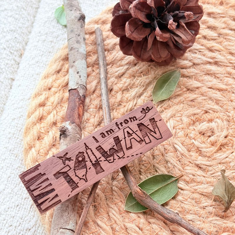 木质台湾人识别胸章-TWN来自台湾-带着台湾的心走向世界 - 徽章/别针 - 木头 