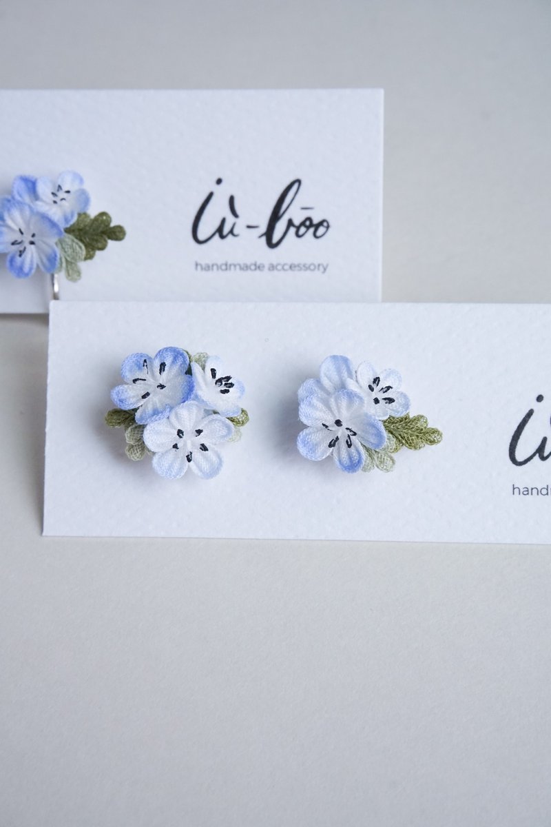 2026 春季系列 海滨粉蝶蓝 baby blue eyes 细工布花耳环 - 耳环/耳夹 - 棉．麻 