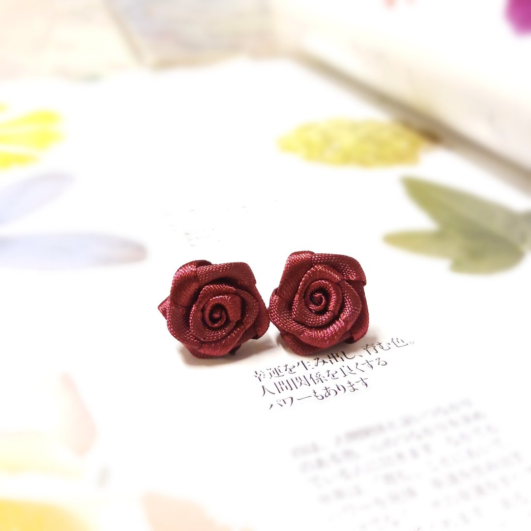 可爱绢布小玫瑰花耳环 EAR-018 7色入 - 耳环/耳夹 - 丝．绢 多色