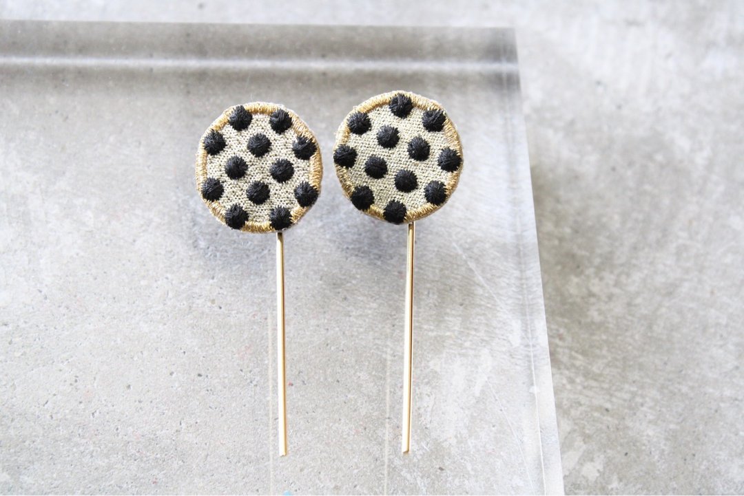 Dot bar earing - 耳环/耳夹 - 绣线 金色