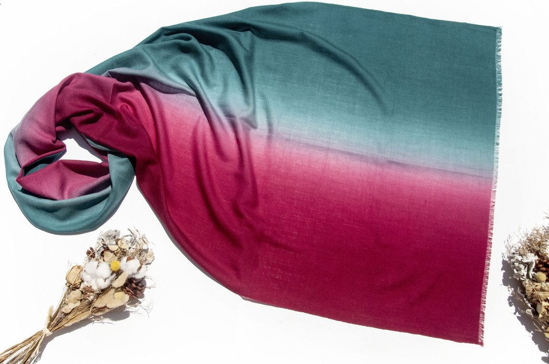 喀什米尔Cashmere/羊绒围巾/纯羊毛围巾披巾/戒指绒披肩-渐层霓虹 - 围巾/披肩 - 羊毛 多色