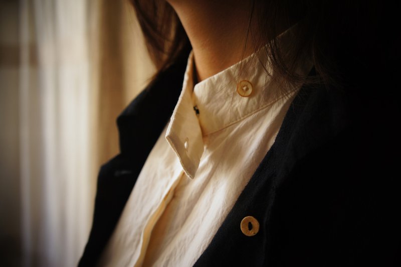 打字机衬衫typewriter shirt - 女装衬衫 - 棉．麻 白色