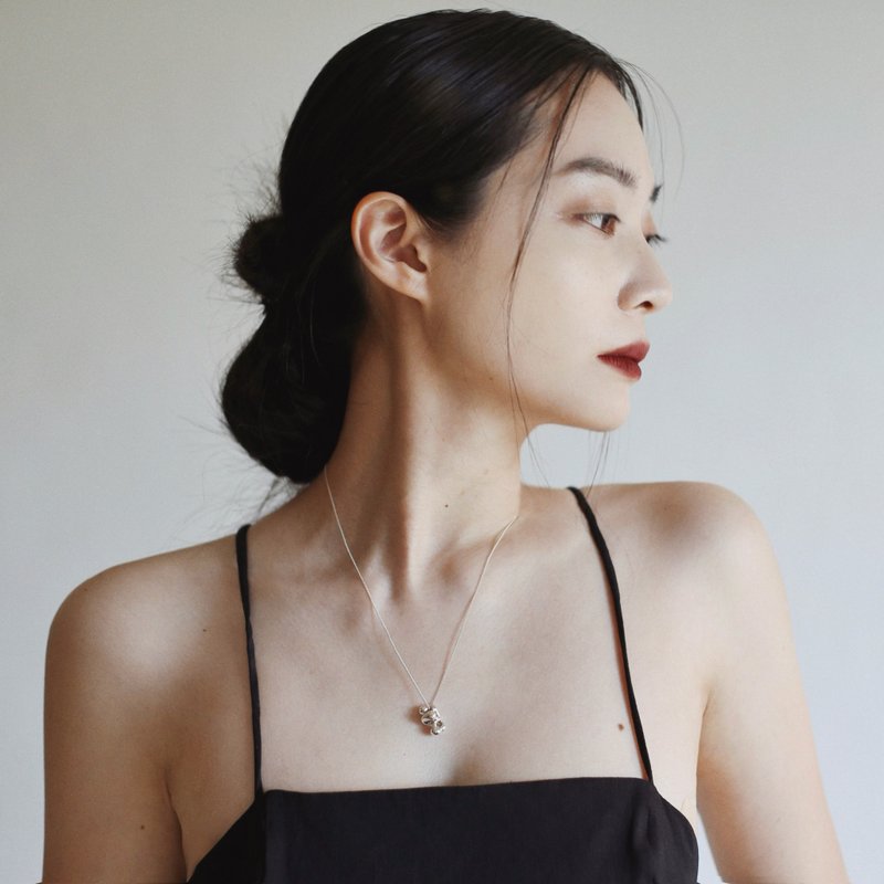 Root necklace 溶化雕塑坠链 - 项链 - 纯银 灰色