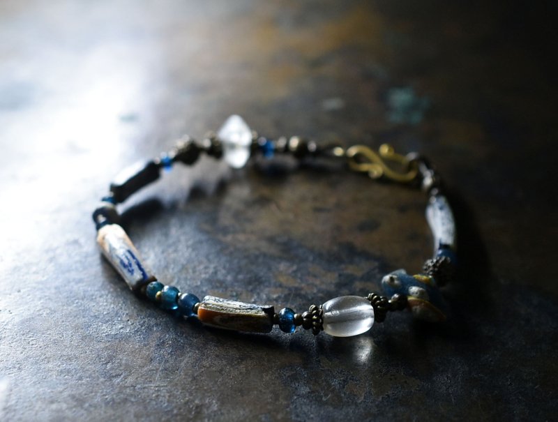 附有眼状纹路的银化罗马玻璃、古董波西米亚珠、银化珠、民族风黄铜、靛蓝色珠饰的手链 - 手链/手环 - 玻璃 蓝色