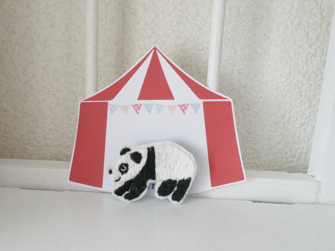 Embroidered brooch panda - 胸针 - 棉 黑色