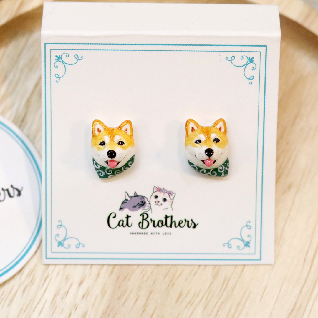 Shiba Inu dog wearing the green scarf earrings, Shiba Inu dog earrings - 耳环/耳夹 - 粘土 咖啡色