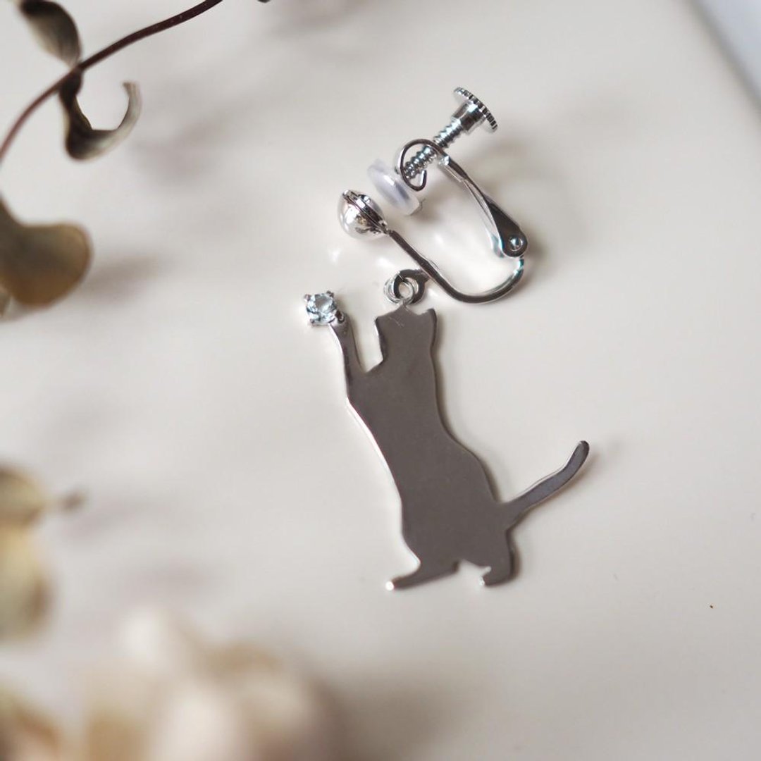 One Ear Cat Silhouette Clip-On(Standing Cat) Tanzanite, Pink Tourmaline, Aquamarine - 耳环/耳夹 - 宝石 