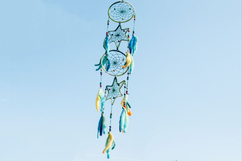 生日礼物编织棉麻彩虹色捕梦网吊饰-缤纷段染绿色系 月亮与星星 - 摆饰 - 羊毛 多色