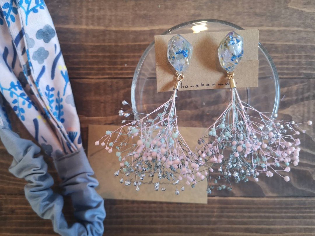Flower bouquet and crystal earrings. hana no toiki - 耳环/耳夹 - 植物．花 蓝色
