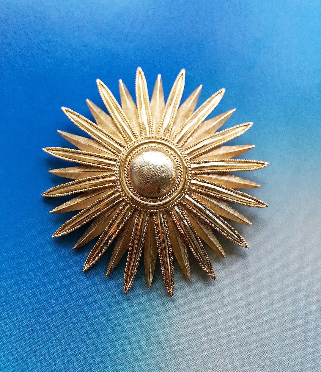 Vintage Jewelry 西洋古董饰品 TRIFARI 金色调 大朵花卉 别针 - 徽章/别针 - 其他金属 金色